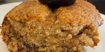 O Paraíso existe em forma de Bolo! Ameixa com Calda de Vinho; experimente