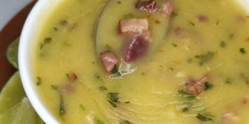 Um caldo de aipim pra hoje cai bem: pronto em minutinhos