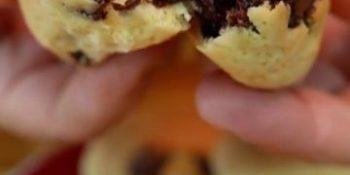 Faça um pão de minuto com gotas de chocolate que surpreende de bom