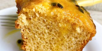 Para hoje: receita de bolo de maracujá com calda que é dos deuses