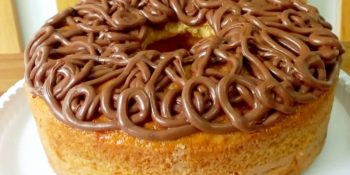 Vamos de bolo de banana com cobertura de nutella: variando e amando