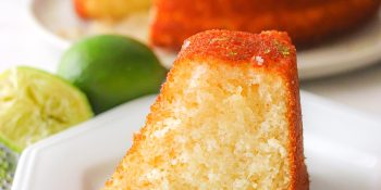 Receita de bolo de limão da roça que fica fofo demais