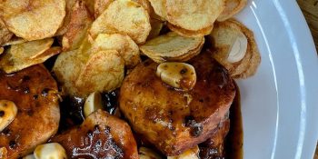 Vamos com um filé mignon suíno molho madeira para hoje?