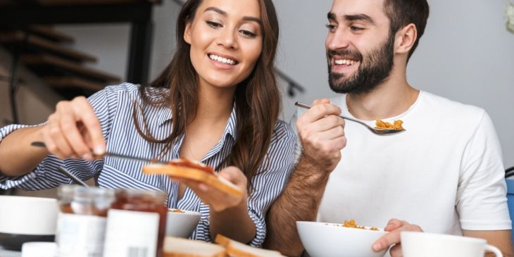 montar café da manhã para marido