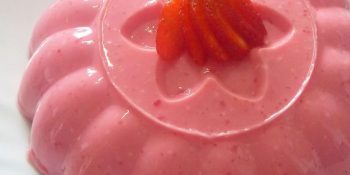 RECEITA DO DIA: pudim de morango muito gostoso