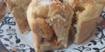 Essa rosca com recheio de doce de leite combina com tudo
