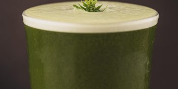 Prove essa receita de suco de matcha que fica deliciosa