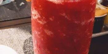 Receita de suco de morango com hortelã é perfeita demais