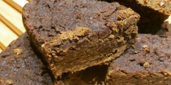 Brownie de grão de bico é uma receita fácil que fica incrível