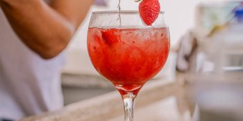 Drink de morango para dia dos namorados é lindo e romântico