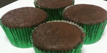 Como preparar uma massa de cupcake de chocolate que dá elogios
