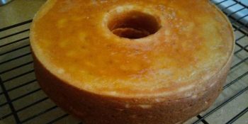 Aprenda a fazer o bolo de macaxeira do Edu Guedes