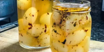 Aprenda a fazer cebolinha em conserva na sua casa