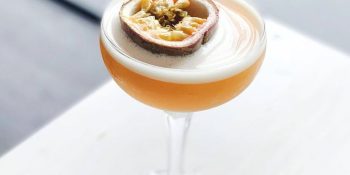 Aprenda a fazer um coquetel de maracujá bem delicioso