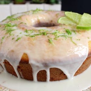 glacê de limão com açúcar normal é perfeito para bolo