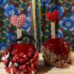 maçã do amor com granulado colorido