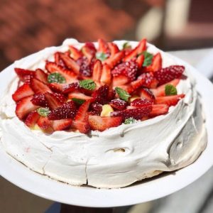pavlova de morango simples fácil