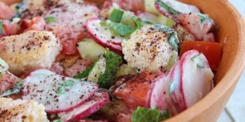 Que tal uma salada de legumes com sobras para incrementar?