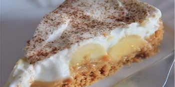Torta de banana com doce de leite que não enjoa