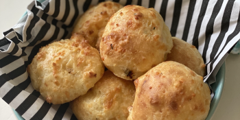 Pão de queijo que não murcha: receita com toque caseiro