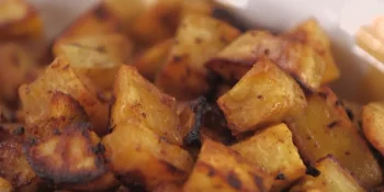 Batata doce assada com alho e páprica: sabor diferente e perfeito