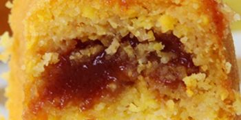 Bolo de milho com creme de leite