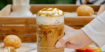 Café gelado com caramelo