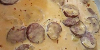 Receita de estrogonofe de calabresa vai encantar com facilidade
