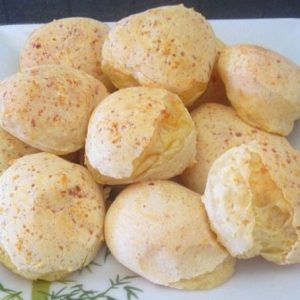 Pão de queijo de batata doce crocante por fora