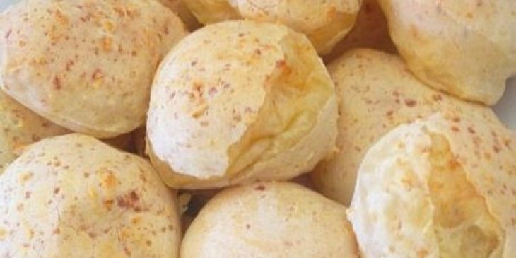 Pão de queijo de batata doce crocante por fora