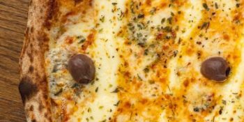 A pizza de queijo com mel ganha todos os paladares
