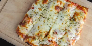 Receita de pizza quadrada é perfeita para lanches
