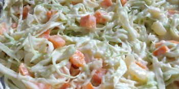 Salada de repolho com maionese fica cremosa e não demora para fazer