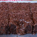 Bolo de chocolate da mamãe receita fofa