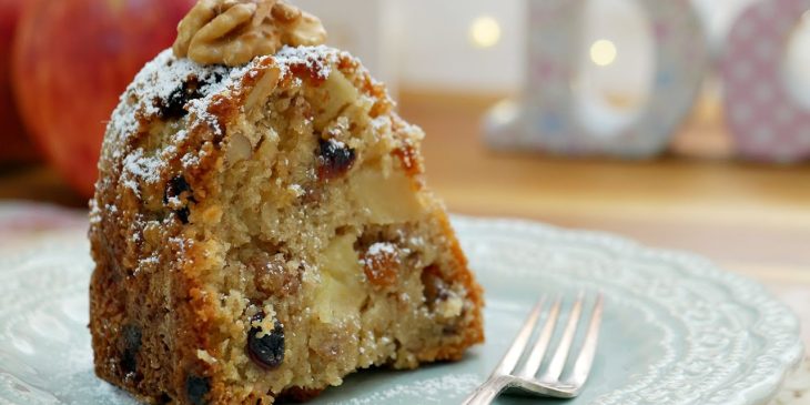 Bolo de maçã com passas receita fit