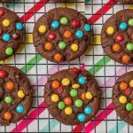 Cookies de chocolate com M&M's receita