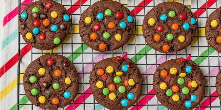 Cookies de chocolate com M&M's receita