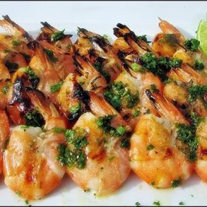 Espetinho de camarão com queijo tudo gostoso