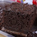 Bolo de chocolate tamanho família receita simples