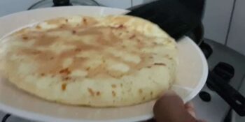 Pão de batata inglesa na frigideira