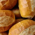 Como deixar pão dormido crocante de novo