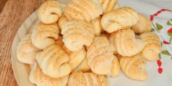 Biscoito de queijo crocante
