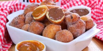 Bolinho de chuva com recheio de chocolate