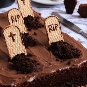 Bolo assustador com a decoração Halloween tudo gostoso