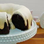 Bolo de chocolate com cobertura de leite ninho receita