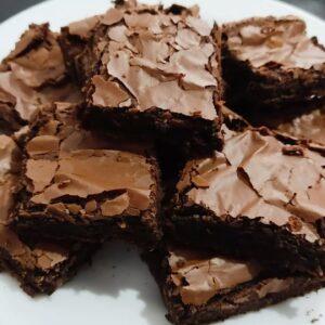 Brownie com casquinha fofinho por dentro úmido