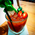 Drink de Dia das Bruxas é bonito e assustador receita
