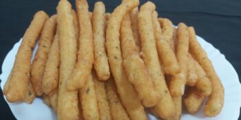 Palito de batata com queijo