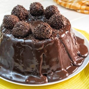 Bolo de vulcão de brigadeiro ana maria fofinho