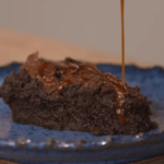 Bolo molhadinho de Natal com bastante chocolate